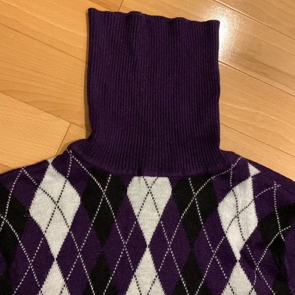 EUC Short Sleeve Turtleneck - size L - Picture 2 of 16